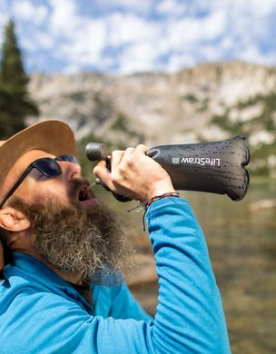 Картинка Пляшка-фільтр для води LifeStraw Peak Squeeze, 1 л, Dark Mountain Gray (LSW LSPSF1GRWW) LSW LSPSF1GRWW - Фильтры для воды LifeStraw